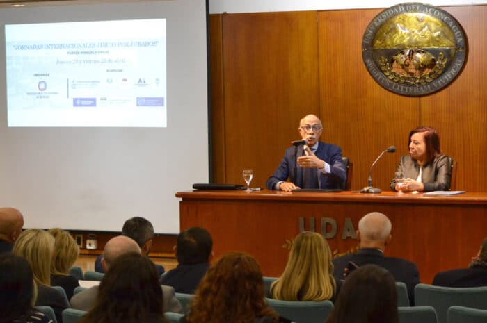 José Valerio exponiendo en las jornadas